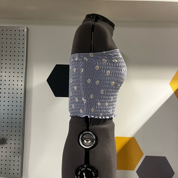 Hollister one shoulder blue crop top! size medium barely worn! - Picture 3 of 4